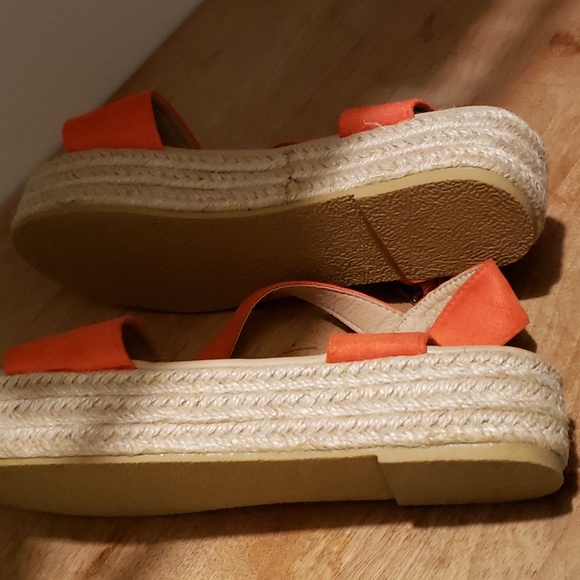 Sandals - Picture 3 of 3